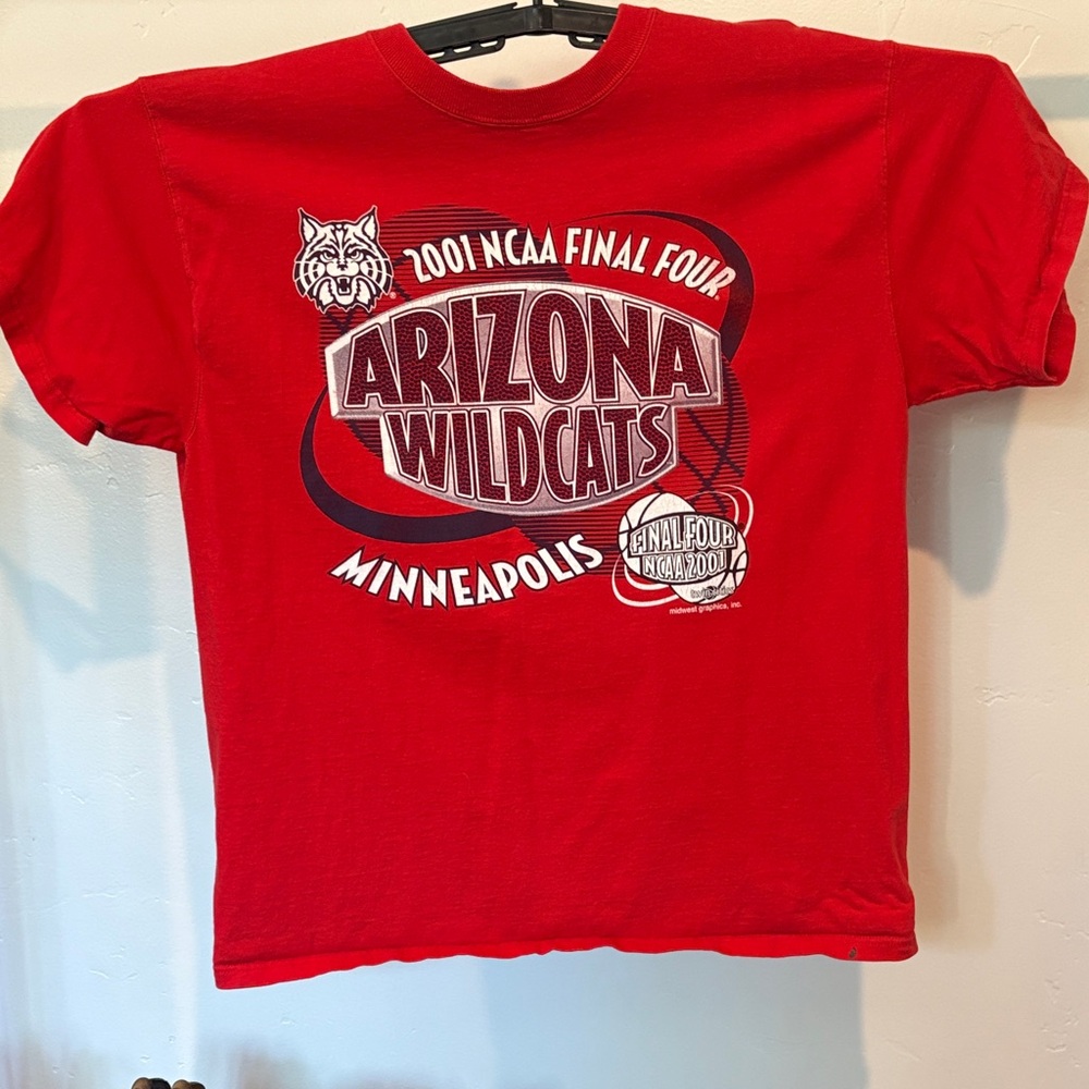 Vintage 2001 Arizona Wildcats Basketball Final 4 Tee